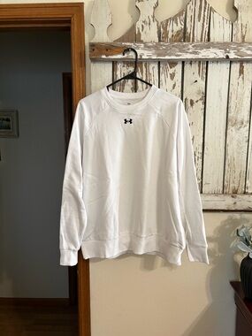 Under Armour Women’s White Crewneck Sweatshirt